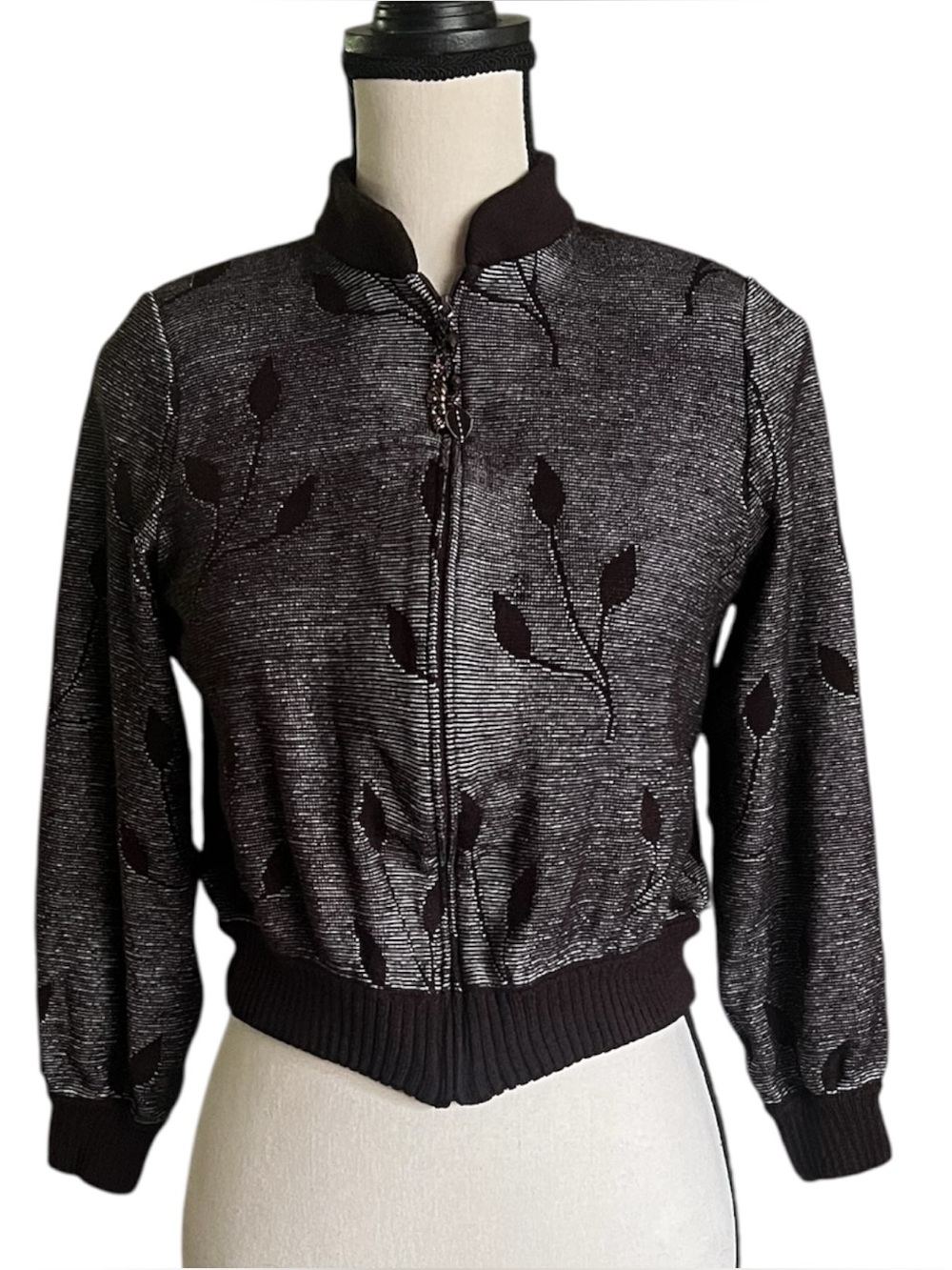 St.John Collection by Marie Gray Leaf print knit zip w/ zip charms  jacket. SZ 4